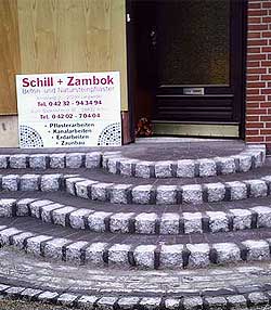 Treppe mit Logo